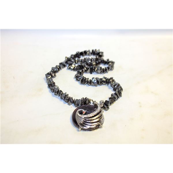 HEMATITE NECKLACE WITH POLISHED STONE/