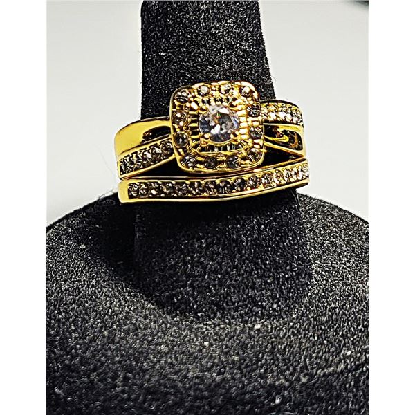 11)  GOLD TONE 2 PCE WEDDING SET FEATURING
