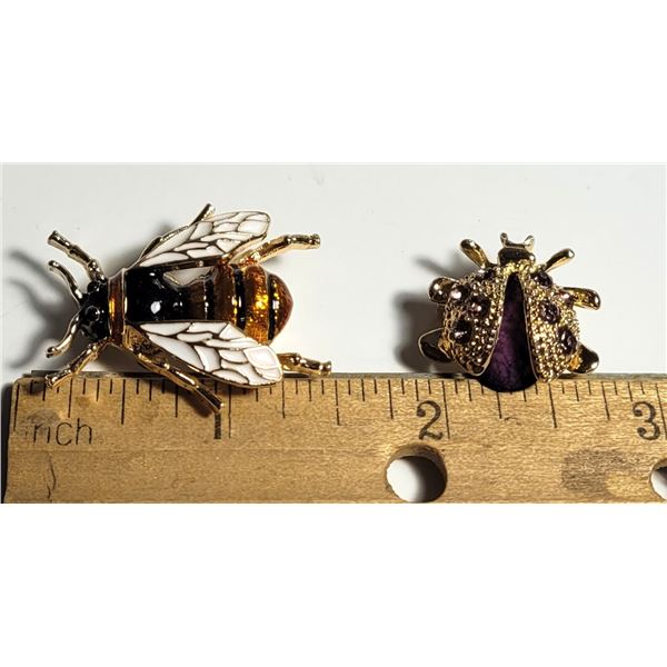6)  LOT OF 2 GOLD TONE INSECT BROOCHES,