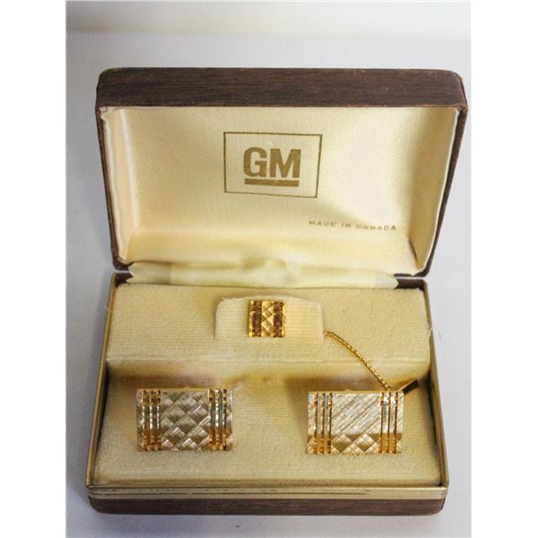 VINTAGE GM CANADA CUFF LINK SET IN BOX