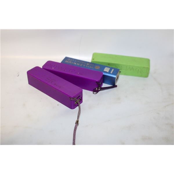 4 POWER BANKS