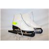 Image 1 : PAIR OF LADIES CAMEO 200 ICE FIGURE SKATES