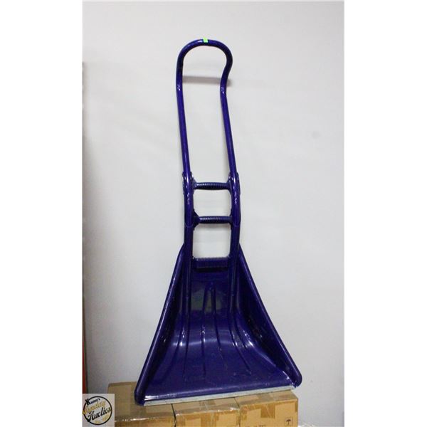 ERGONOMICAL SNOW SHOVEL