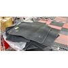 Image 1 : SET OF FLOOR MATS #8484769