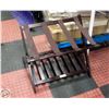 Image 1 : WOODEN LUGGAGE RACK