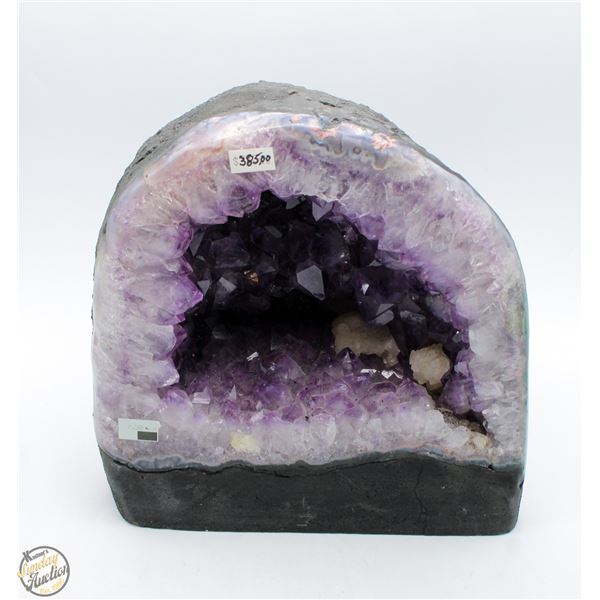 LARGE AMETHYST SPECIMEN WEIGHS 7.38KG