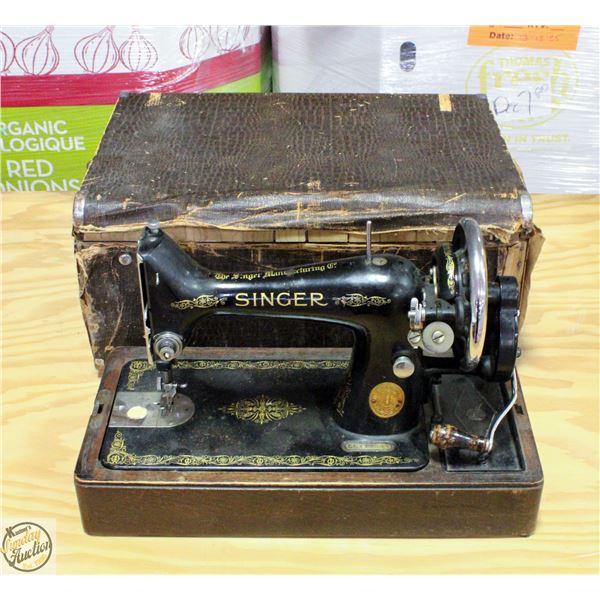 ANTIQUE SINGER EC173899 SEWING MACHINE IN CASE