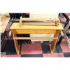 Image 1 : WOODEN LOOM