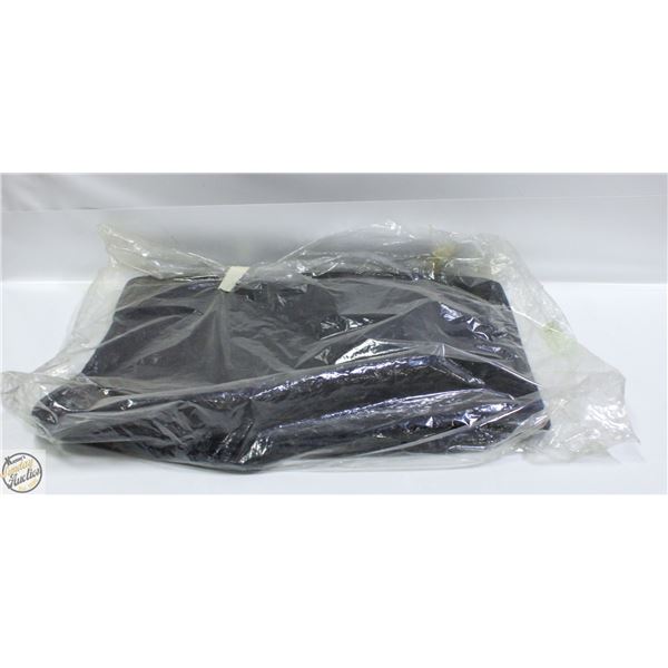 SET OF FLOOR MATS MAKE MODEL UNKNOWN