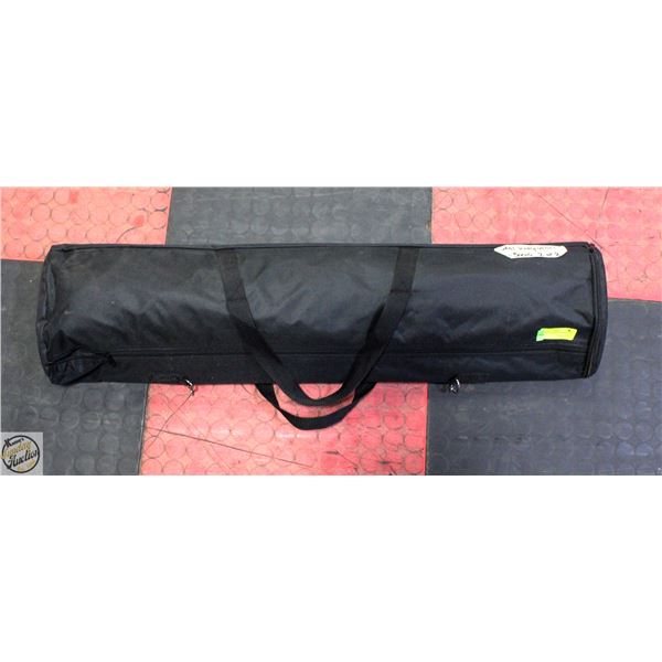 PROJECTOR SCREEN IN CARRYING CASE