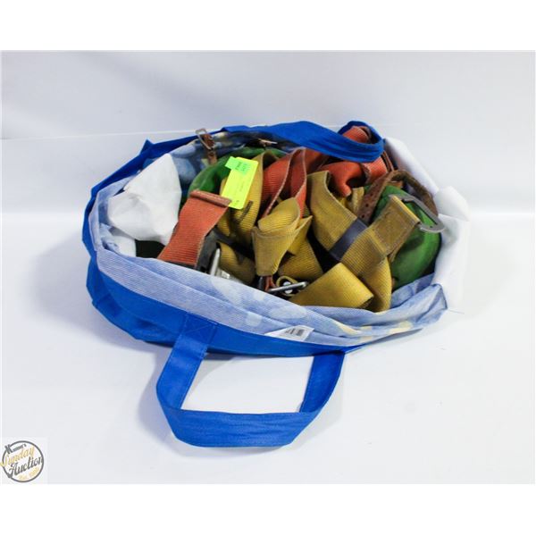 USED HARNESS AND 2 SETS OF KNEE PADS