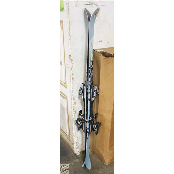 SALOMON SKIS & BINDINGS 160"