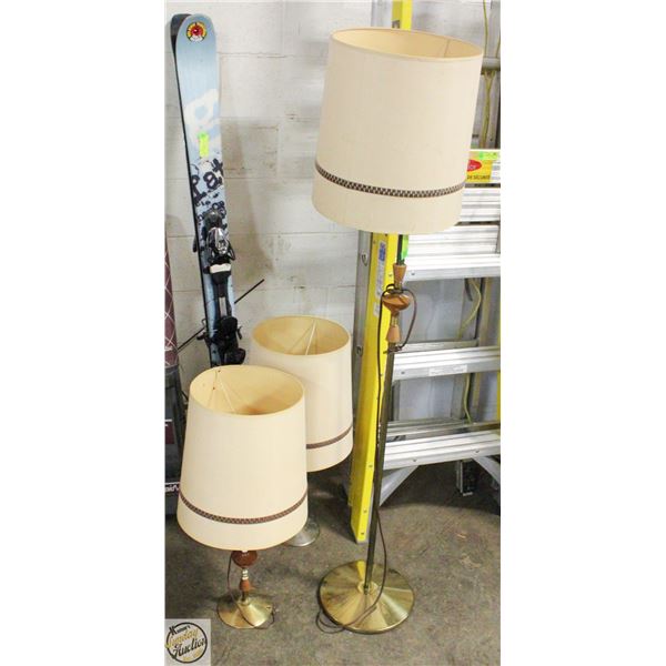 THREE VINTAGE LAMPS WORKING