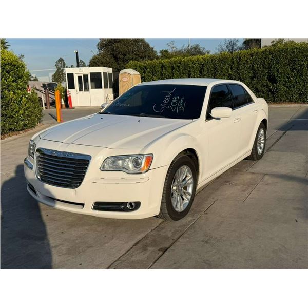 CHRY 300 2013 O/S TITLE 2 DAYS