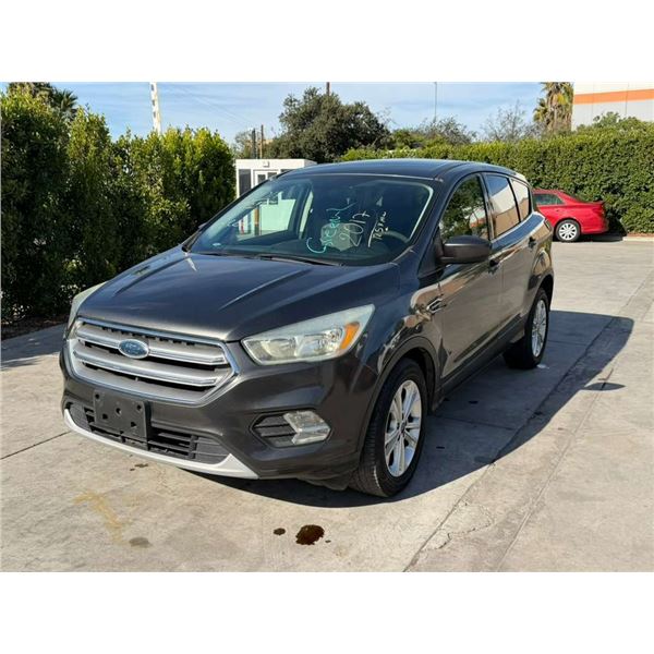 FORD  ESCAPE 2017 O/S TITLE 2 DAYS