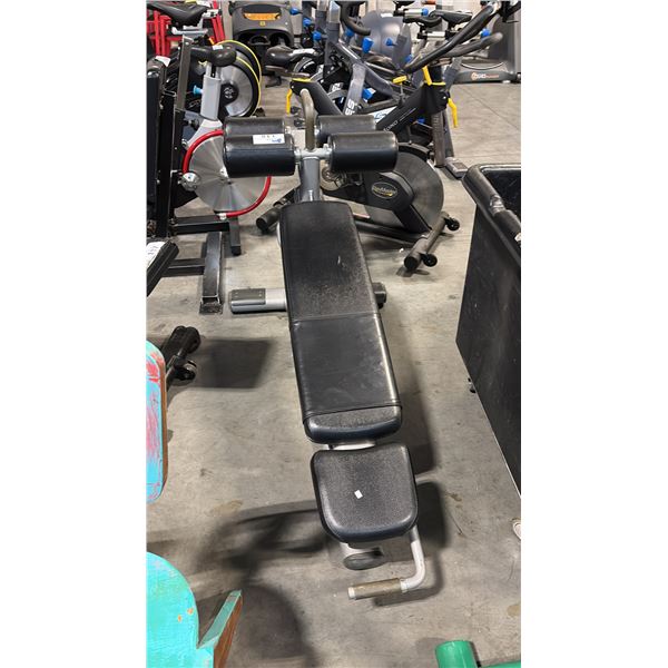 LIFE FITNESS ADJUSTABLE DECLINE ABDOMINAL CRUNCH BENCH