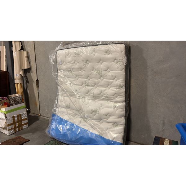 SOMMERSET QUEEN MATTRESS WITH SOFT TOUCH FABRIC, GEL FIBER, 2" DURALAST FOAM AND 3 ZONE 8" 884 COUNT