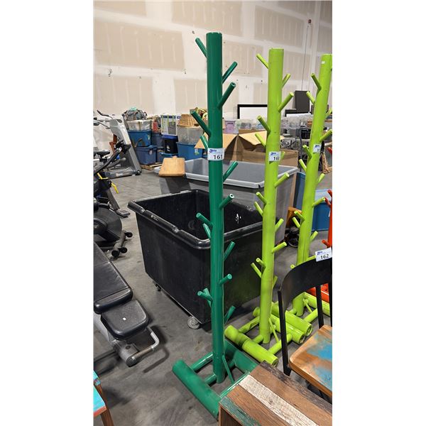 GREEN BAMBOO COAT TREE D16" X W16" X H72"