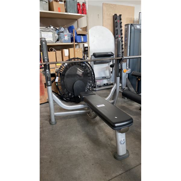 LIFE FITNESS PRESS BENCH STATION WITH OLYMPIC BAR