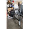 Image 1 : LIFE FITNESS PRESS BENCH STATION WITH OLYMPIC BAR