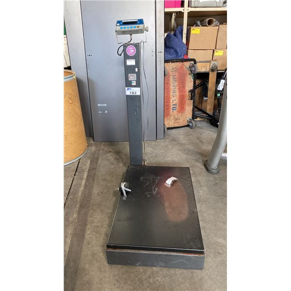 CARDINAL DETECTO MODEL 8852F HEAVY-DUTY, PORTABLE DIGITAL FLOOR SCALE