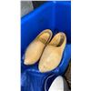 Image 3 : MISC ITEMS INCL 2 PRESTO HEAT DISHES, WOODEN SHOE AND DISPLAY CRATES - BIN NOT INCLUDED