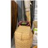 Image 2 : MISCELLANEOUS RATTAN BASKETS AND DECOR WITH BUNDLE OF WILLOW STICKS