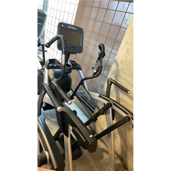 LIFE FITNESS ARC TRAINER MACHINE