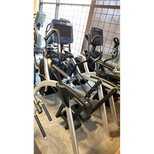 LIFE FITNESS ARC TRAINER MACHINE