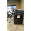Image 4 : LIFE FITNESS SQUAT MACHINE