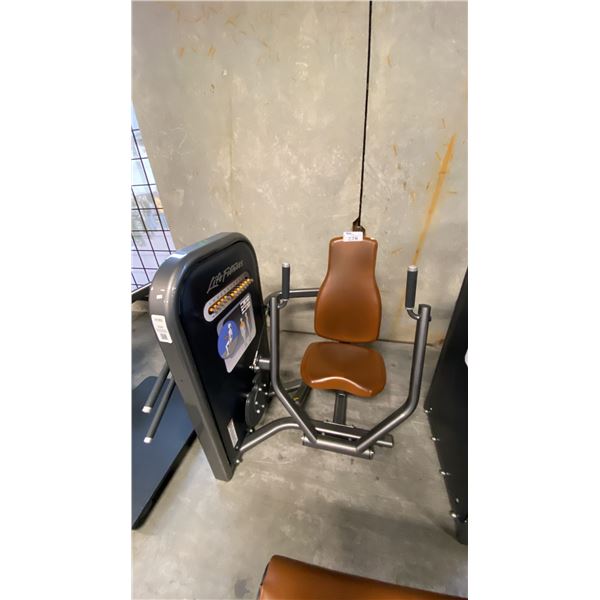 LIFE FITNESS CHEST PRESS