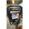 Image 3 : LIFE FITNESS CHEST PRESS