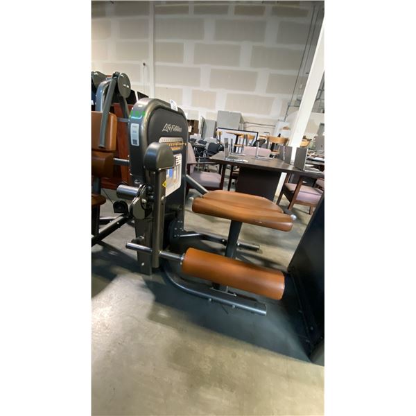 LIFE FITNESS LEG EXTENSION