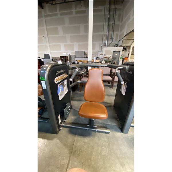 LIFE FITNESS SHOULDER PRESS