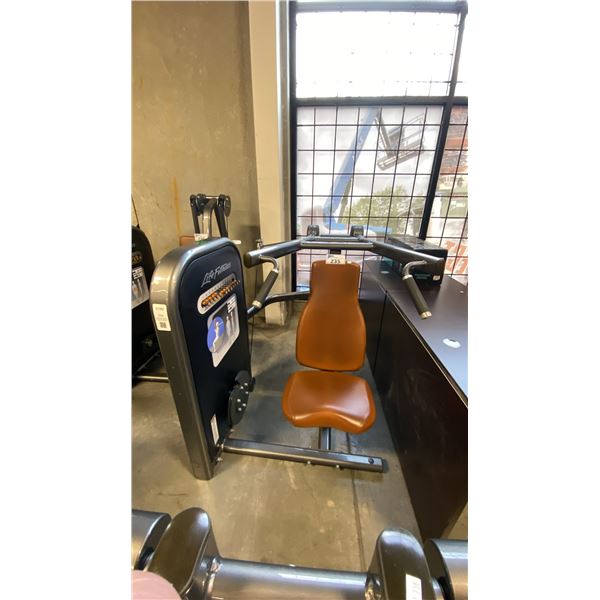 LIFE FITNESS SHOULDER PRESS