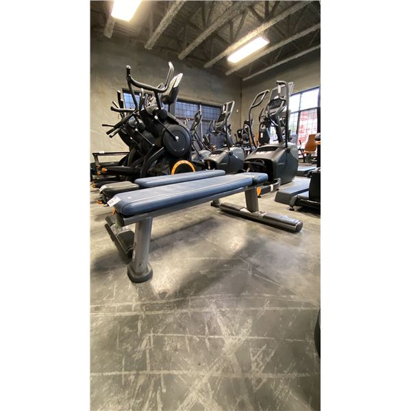 LIFE FITNESS FLAT BENCH