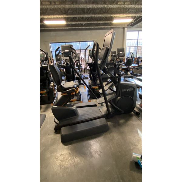 OCTANE FITNESS XRIDE RECUMBENT ELLIPTICAL MACHINE