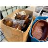 Image 3 : LOT OF BASKETS, HALF COCONUT DECOR AND MORE