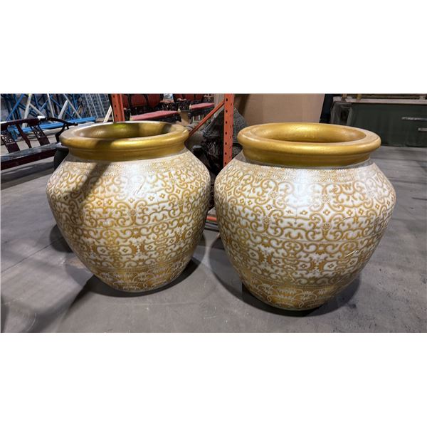 PAIR OF LARGE DRY FLOWER VASES (STYROFOAM PROPS) APPROX. 3 1/2FT HIGH X 3 1/2FT DIAMETER