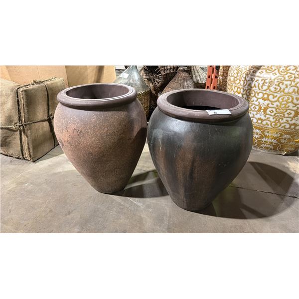 PAIR OF LARGE DRY FLOWER VASES (PLASTIC PROPS) APPROX. 2 1/2FT HIGH X 2FT DIAMETER