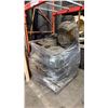 Image 1 : PALLET OF ASSORTED SIZE WOODEN BARRELS AND STORAGE CONTAINERS