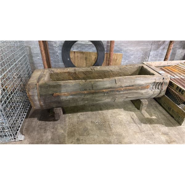 RUSTIC WOODEN FLOWER PLANTER OR WATER TROUGH APPROX.6FT ACROSS X 2FT WIDE X 2FT HIGH