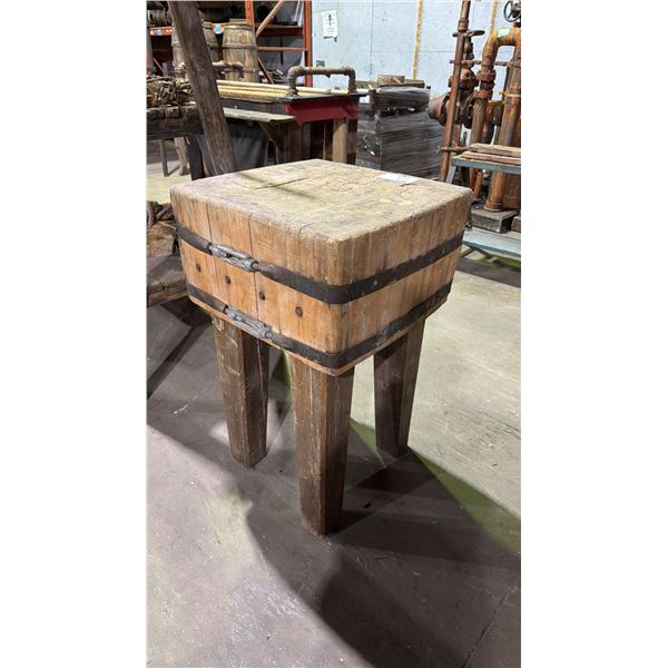 RUSTIC WOODEN BUTCHER BLOCK TABLE - APPROX. 1 1/2FT X 1 1/2FT X 3FT TALL