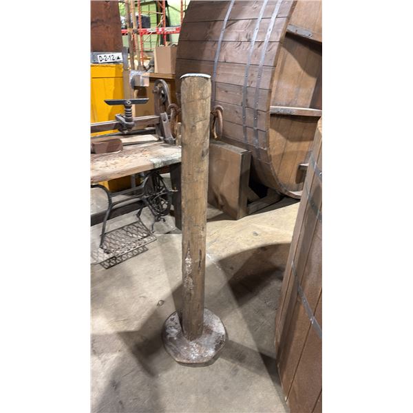 RUSTIC WOODEN POST WITH IRON RINGS