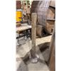 Image 1 : RUSTIC WOODEN POST WITH IRON RINGS