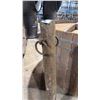 Image 2 : RUSTIC WOODEN POST WITH IRON RINGS