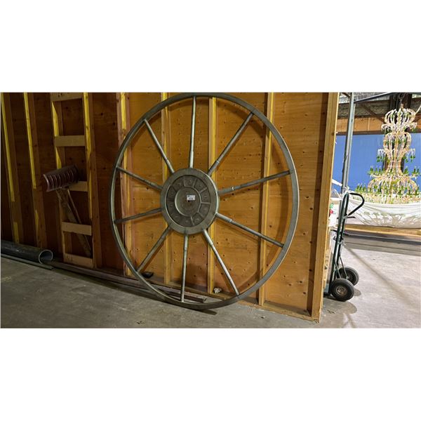 A LARGE DECORATIVE WHEEL