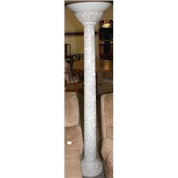 1 Floor Lamp