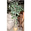 Image 1 : 6 ft Tall Artificial Tree