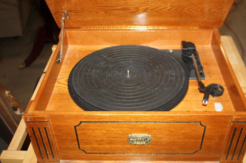 Thomas Museum Series Record Player